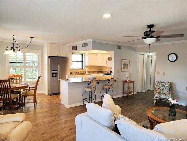 Building Photo - 511 SW South River Dr