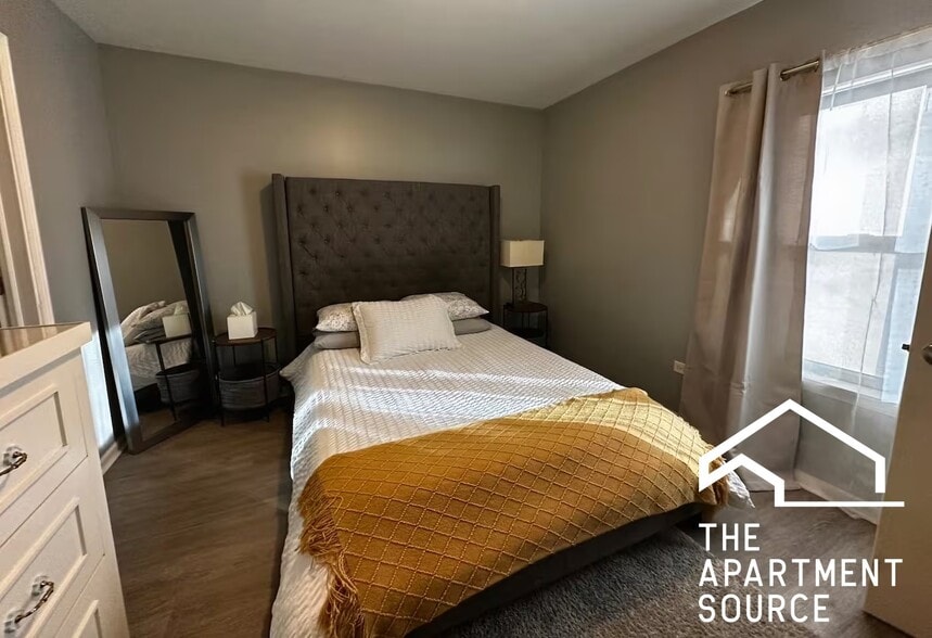 Building Photo - 811 S Kedzie Ave