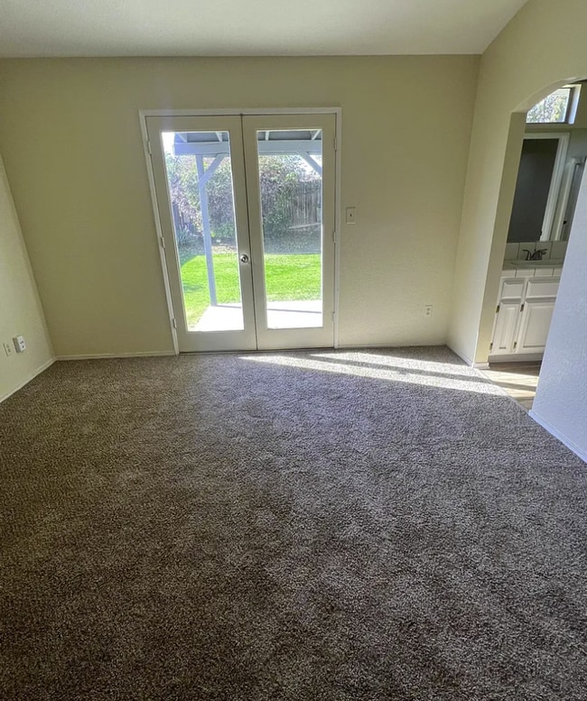 Building Photo - Beautiful Single-family home!