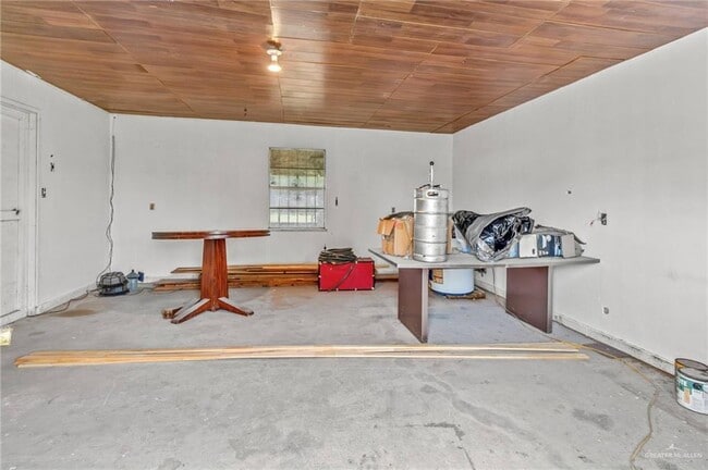 Building Photo - 20 N Shary Rd