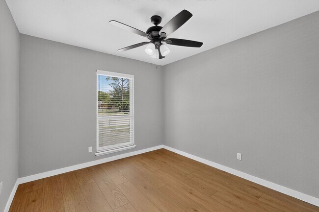 Building Photo - 243 Woodhurst Dr