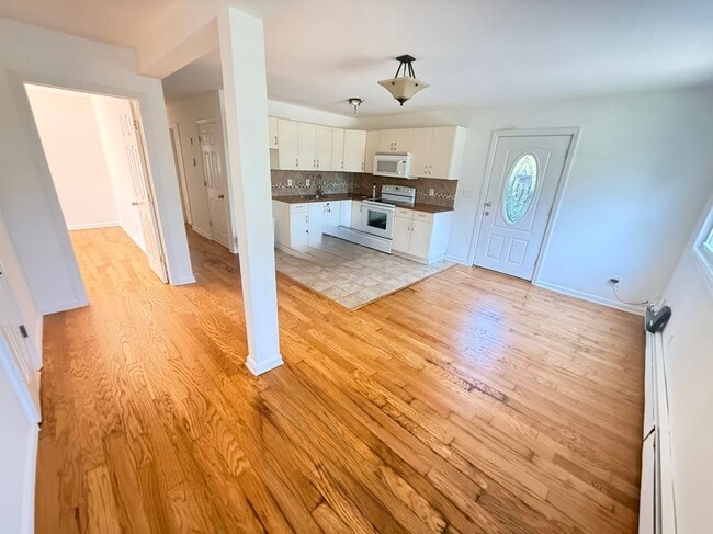 Building Photo - 10 Park Cir
