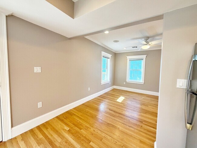 Building Photo - 37 Fenton St