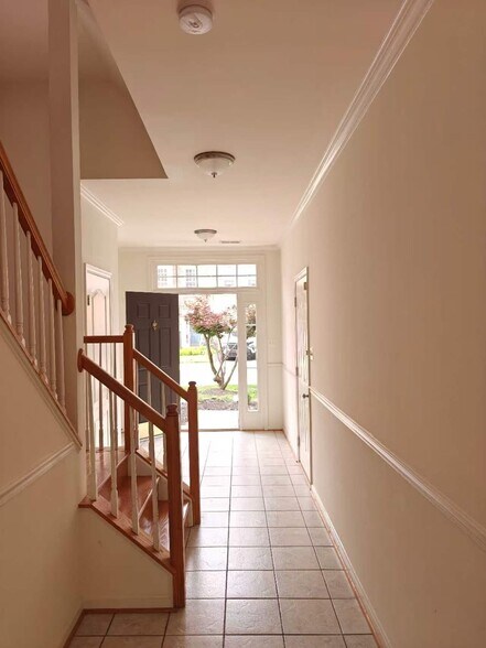 Building Photo - 13030 Park Crescent Cir