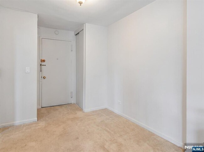 Building Photo - 420 Park Ave