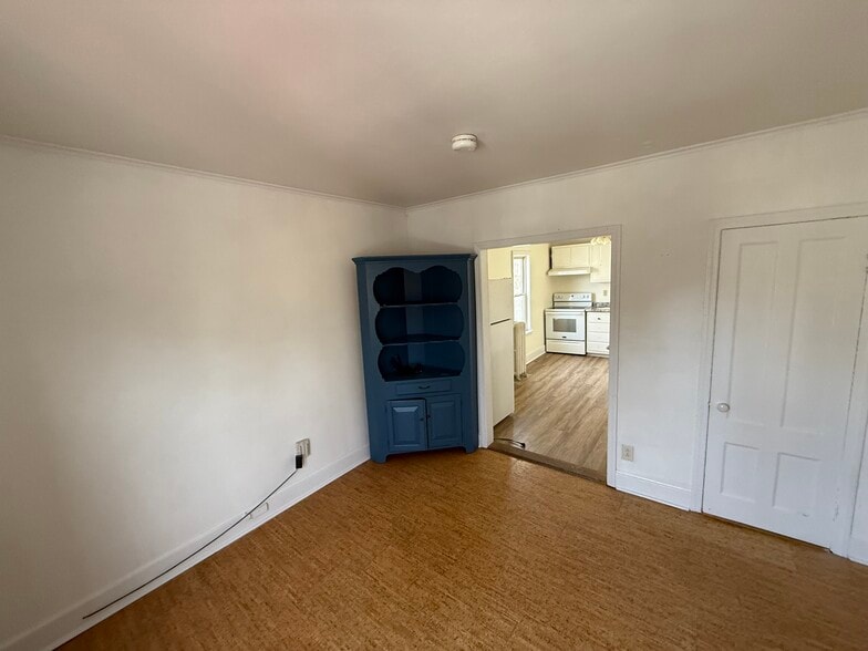 Building Photo - 10-2 Russell St