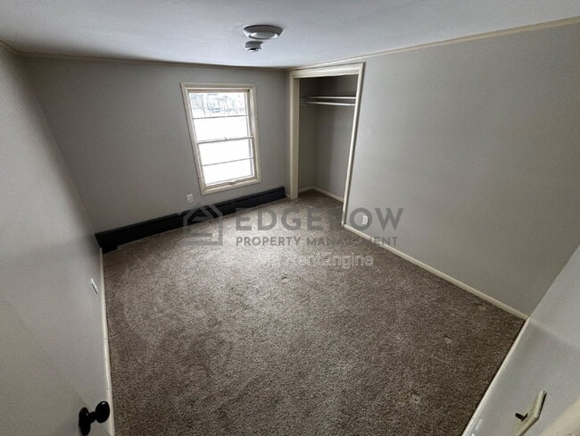 Building Photo - 136 Centennial St