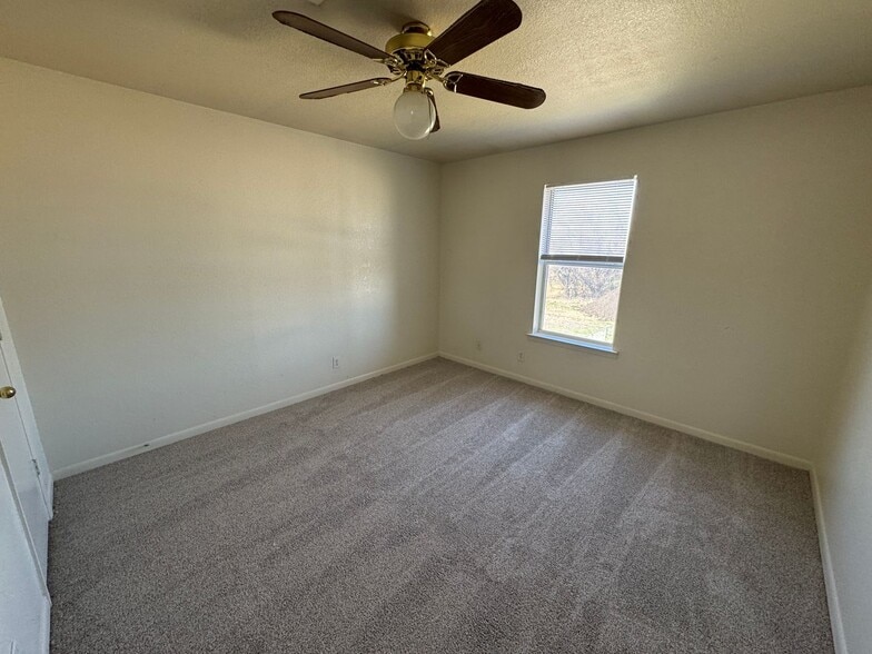 Building Photo - 1003 Circle M Dr