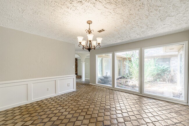 Building Photo - 102 Butlers Ct