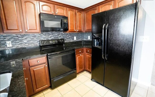 Building Photo - 853 E 167th Ct