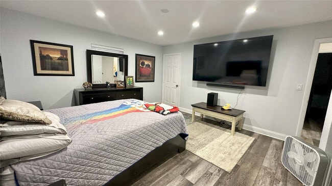 Building Photo - 4751 NE 10th Ave