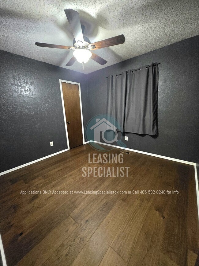 Building Photo - Charming Yukon 3 Bed 2 Bath Home