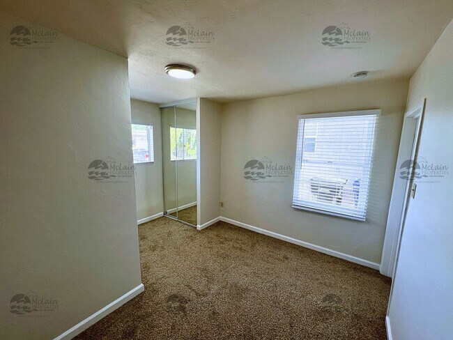 Building Photo - Newly upgraded 3 bd/1.5 bath with fenced yard