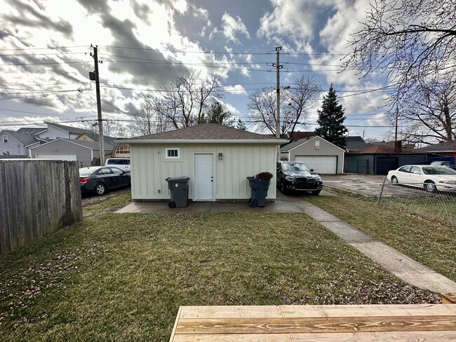 Backyard/ Garage - 603 E Morris St