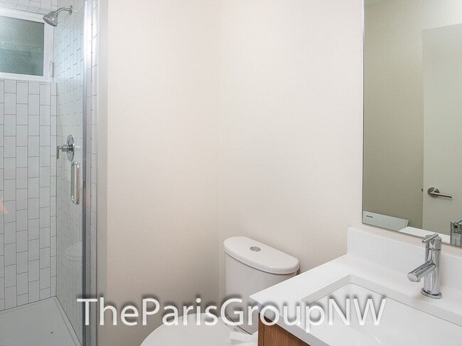 Building Photo - Modern Madrona 3BR TH * A/C!!* Big Open Sp...