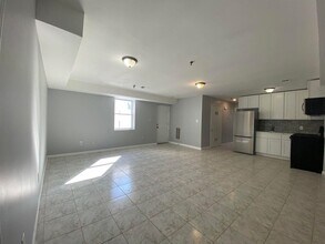 Building Photo - 587 70th St