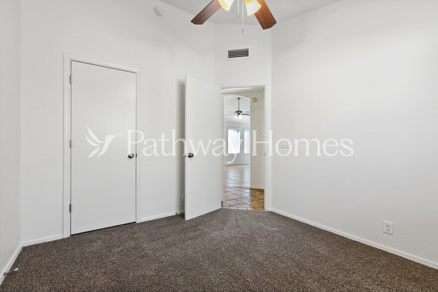 Building Photo - 15212 N 85th Dr