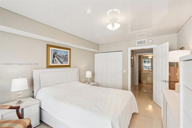 Building Photo - 16711 Collins Ave