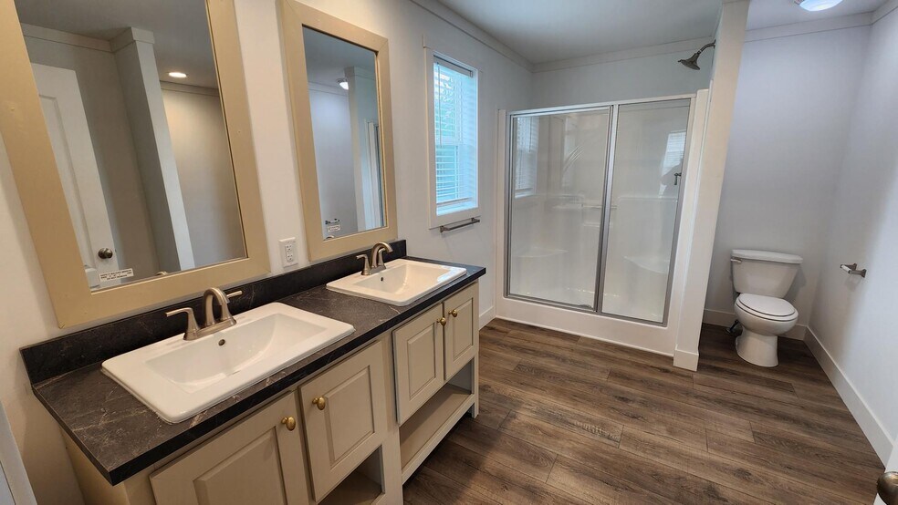 Building Photo - 3735 Pinoak St