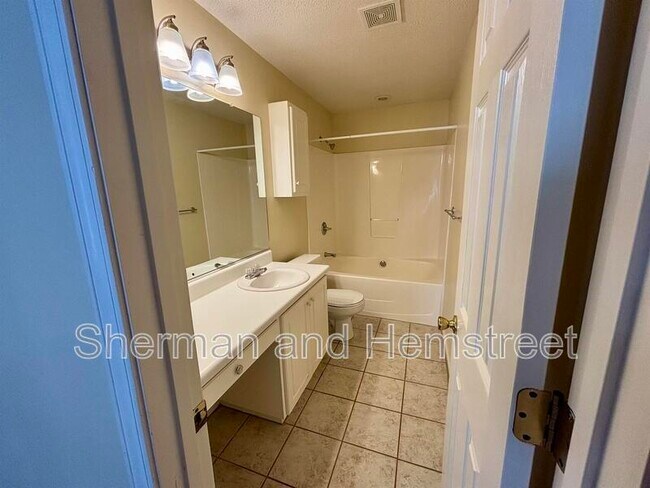 Building Photo - 310 Evans Lake Way