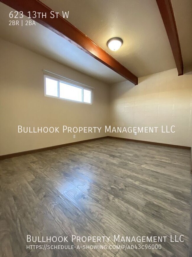 Building Photo - MOVE IN SPECIAL  - $300 off first full mon...