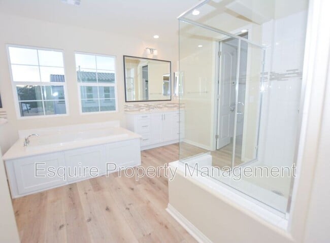 Building Photo - 2725 Navajo St