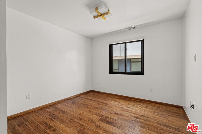 Building Photo - 660 San Juan Ave