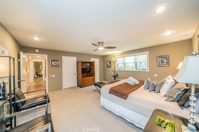 Building Photo - 1600 Palm Tree Dr