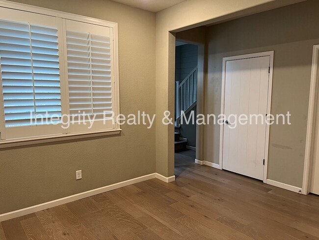 Building Photo - 1612 Castle Creek Cir