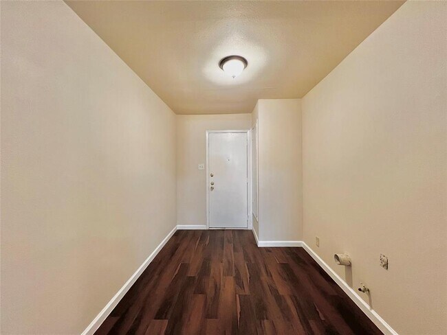 Building Photo - 10711 Lanshire Dr