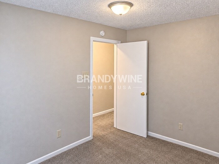 Building Photo - 4485 Redcliff N Ln