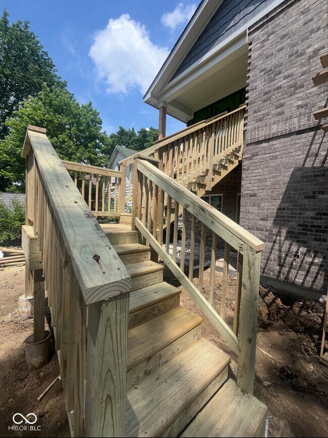 Building Photo - 528 N Elder Ave