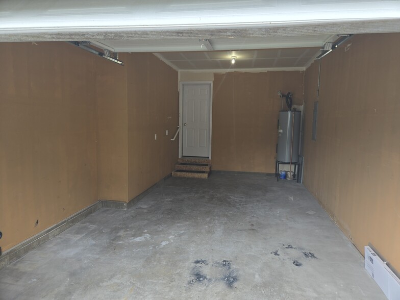 Garage - 1803 N Spokane St