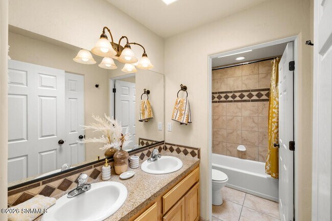 Building Photo - 2561 Desert Cove Pl