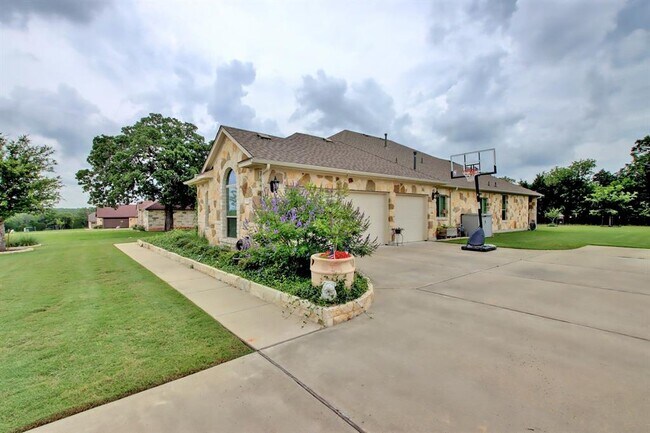Building Photo - 323 Chisholm Trail