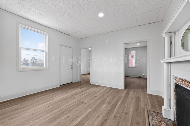 Building Photo - 281 View Ave
