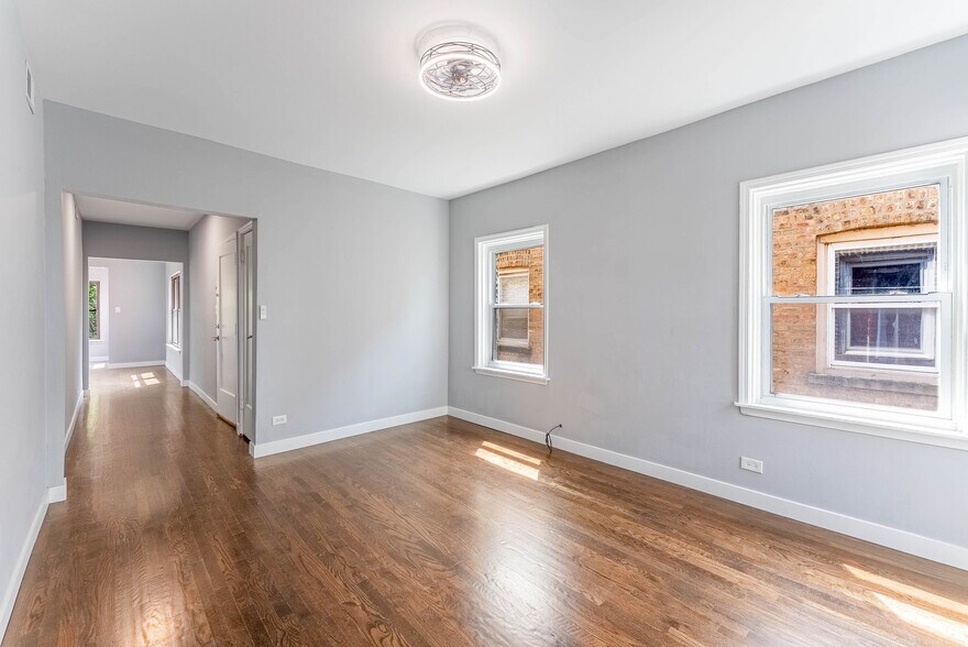 Building Photo - 7630 N Marshfield Ave