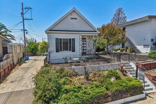 Building Photo - 517 Branciforte St