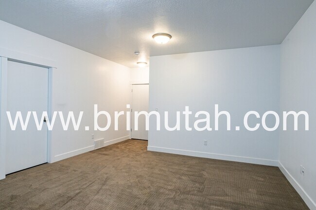 Building Photo - 9196 S Holiday Bowl Ct