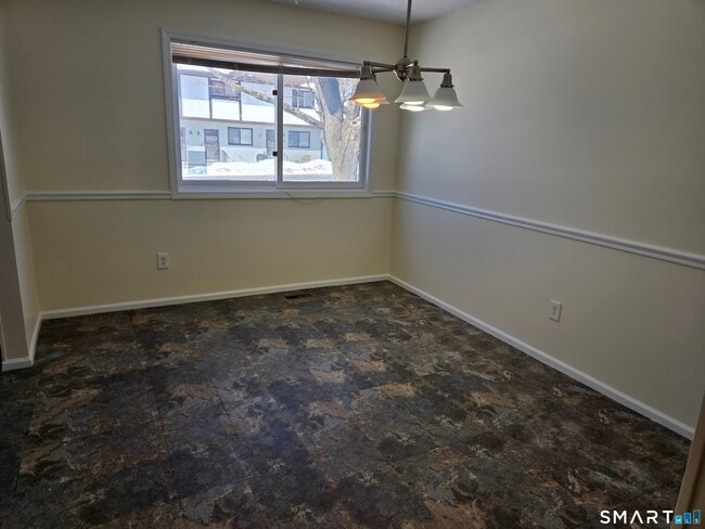 Building Photo - 27 Crows Nest Ln