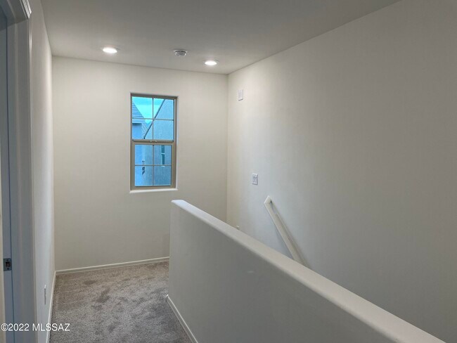 Building Photo - 1123 E Descent St