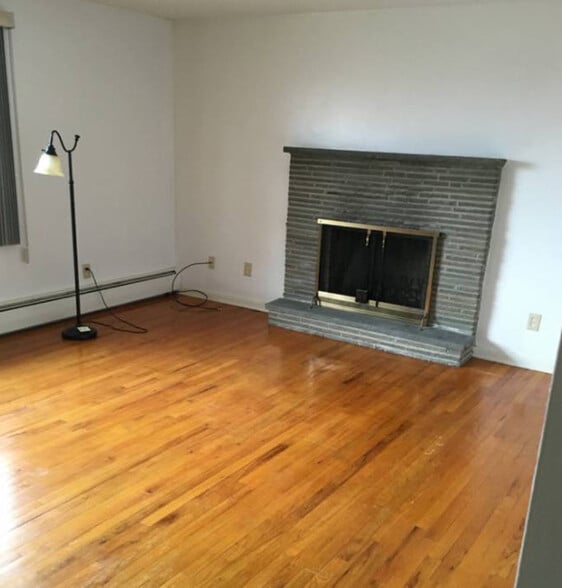 Building Photo - 120 S Jensen Rd