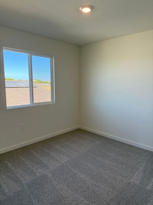 Building Photo - 2025 New Build! 5 bed 3 bath