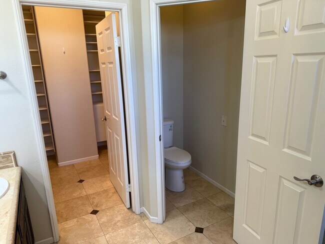 Building Photo - Beautiful Camarillo Townhome