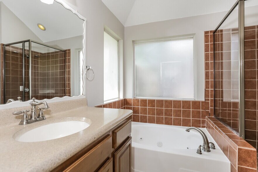 Building Photo - 224 Glen Meadow Dr