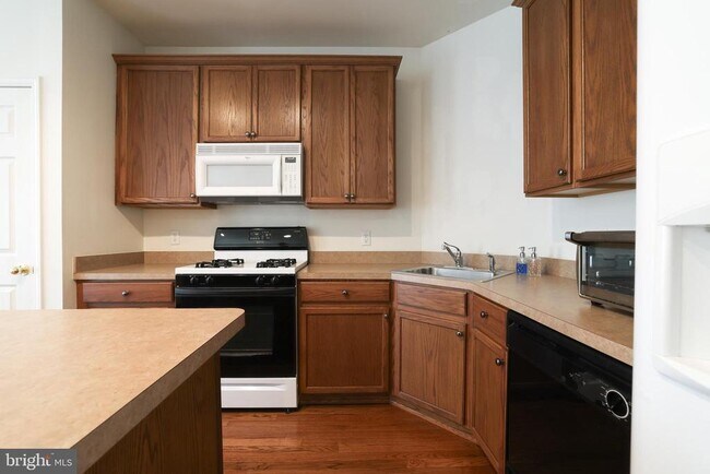 Building Photo - 6 Ocean Breeze Ct