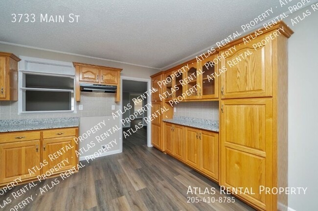 Building Photo - 3733 Main St