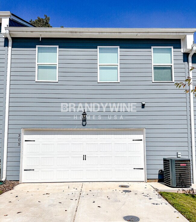 Building Photo - LUXURY COMMUITY! CRESTVIEW at Towne Lake!!...