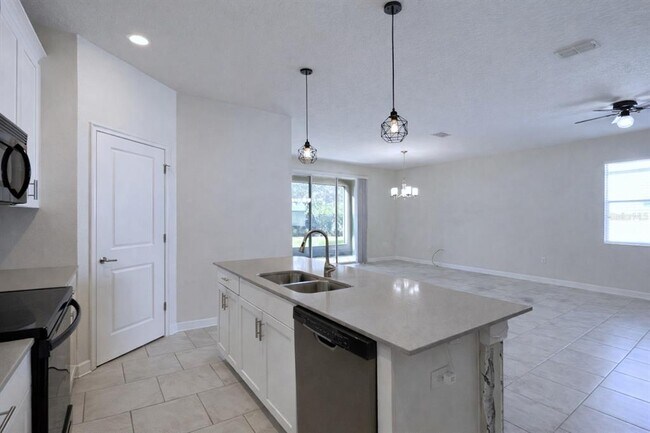 Building Photo - 3943 Cortland Dr