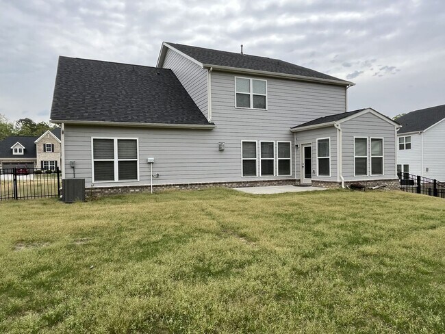 Building Photo - Spacious 5 Bed home in Stallings